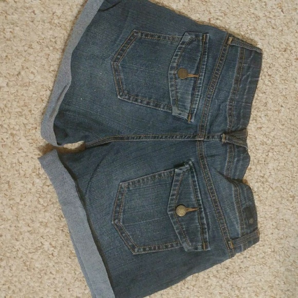 Jessica Simpson short shorts - Picture 2 of 2